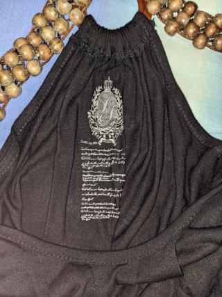Vestido negro con detalles de cuentas Camiseta lar