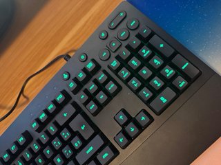 Teclado Gaming Logitech G213 RGB