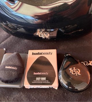 Bolso Huda Beauty Negro + Accesorios