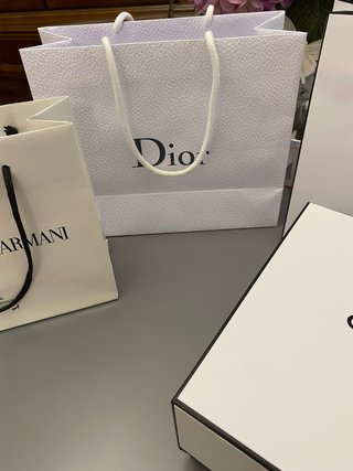 Borse e scatola Chanel, Dior, Armani
