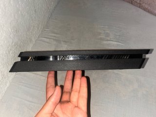 PS4 slim  Negra + Mando + Juegos + Cables