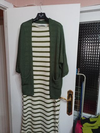 Vestido Sfera Rayas Verde Talla M y chaqueta verde
