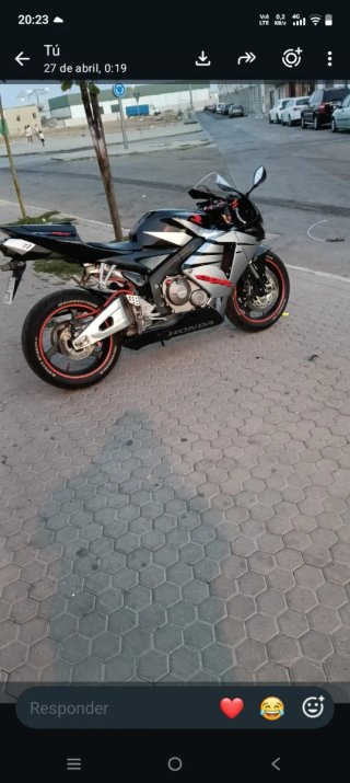 Honda CBR 600 RR Negra y Plata