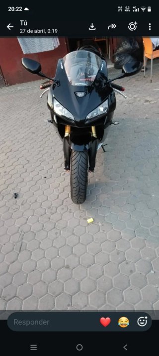 Honda CBR 600 RR Negra y Plata