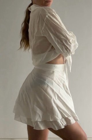 Conjunto Camisa y Falda Blanca Ligera