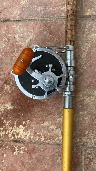Caña de pesca vintage y carrete