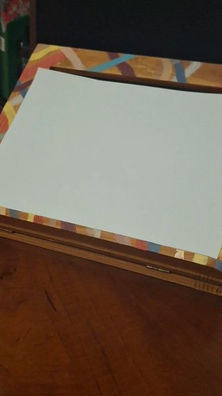 Atril de madera pintado