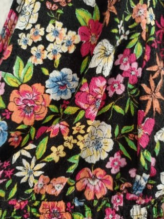 Top Bershka flores negro XS