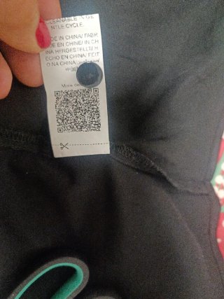 Blusa negra  como seda,muy bonita