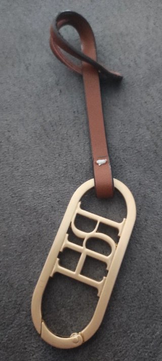Colgante Pedro de Hierro Bolso Dorado