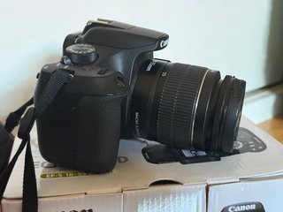 Canon EOS 1300D com lente 18-55mm e saco
