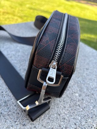 Bolso Lacoste Negro Monograma Rojo