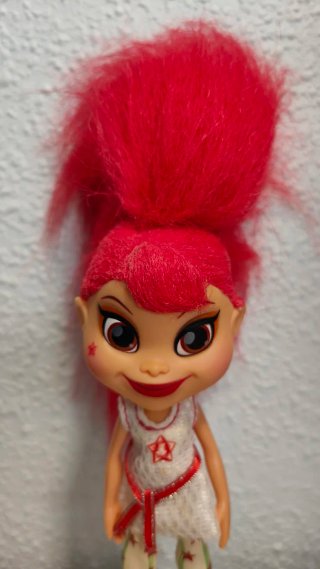 Muñeca Ruby Trollz Rocki