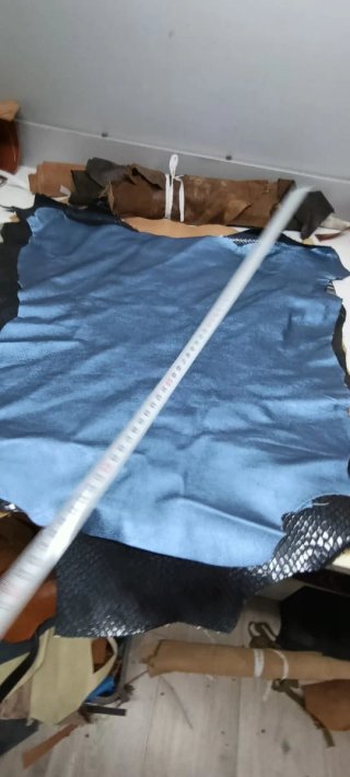 Piel metalizada azul
