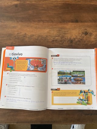Robótica 4, 4o Primària construye y programa co...
