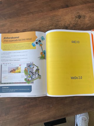 Robótica 4, 4o Primària construye y programa co...