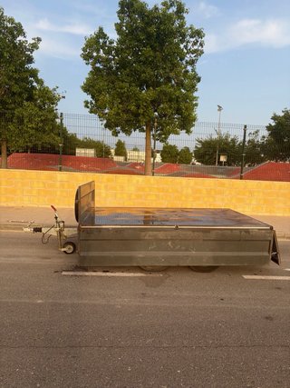 Remolque 750kg 2 ejes con freno y abatible.