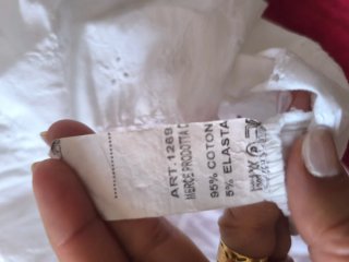 Coqueta camiseta blanca con volantes
