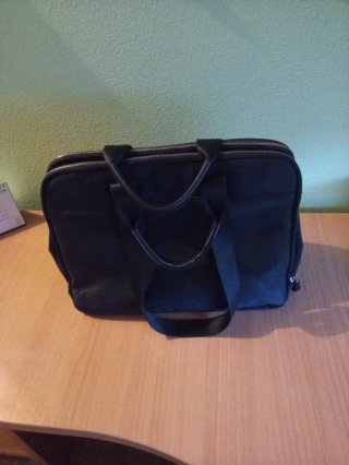 Bolso Porta Documentos Piel Negro Parfois