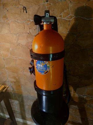 BOTELLA DE BUCEO MARES/SUB VINTAGE CON SUS ARNES