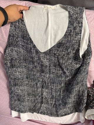 Conjunto Ropa Beige y Rojo  5 camisas y un traje