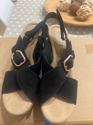 Sandalias Clarks talla 41 equivale al 40