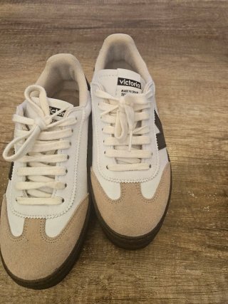 Zapatillas Victoria Negras y Blancas