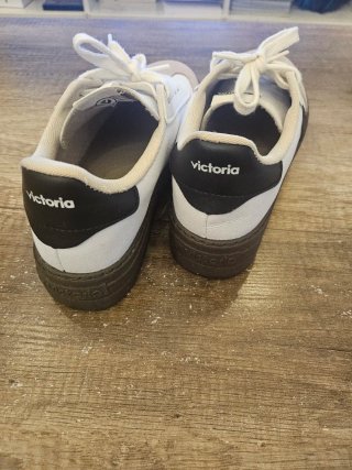 Zapatillas Victoria Negras y Blancas