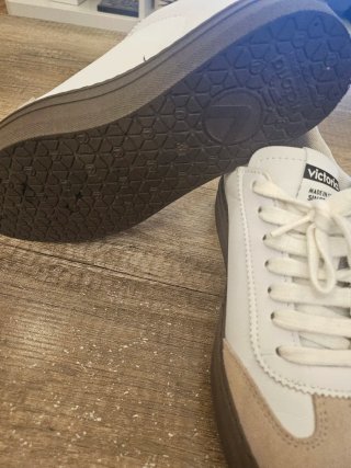 Zapatillas Victoria Negras y Blancas