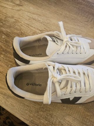 Zapatillas Victoria Negras y Blancas