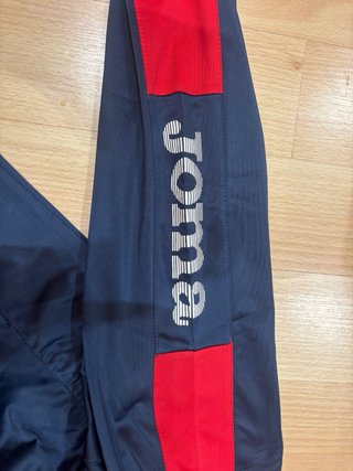 Chaqueta Joma azul y roja