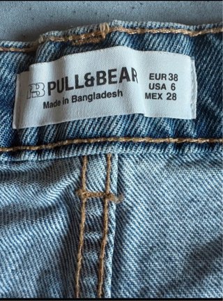 Pantalón corto vaquero desgastado