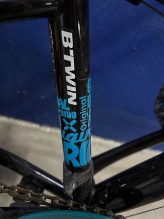 Bicicleta Decathlon 24 Azul y Negra