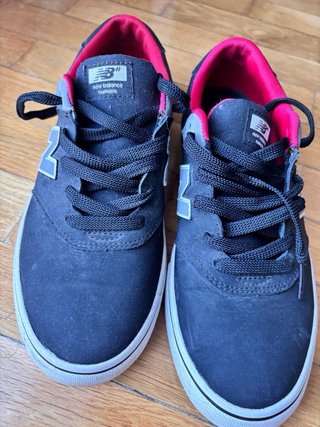 Zapatillas New Balance Negras y Rosas