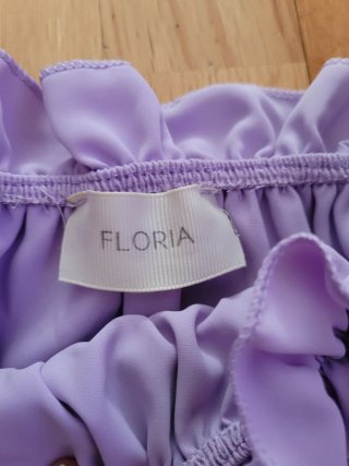 Blusa morada con volantes