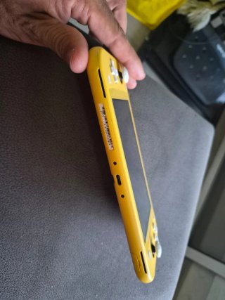 Nintendo Switch Lite Amarilla + 4 juegos