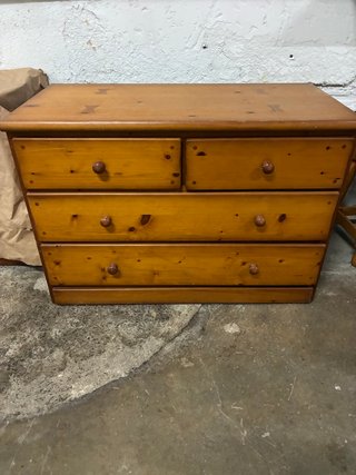 Mueble bajo salón con cajones de madera