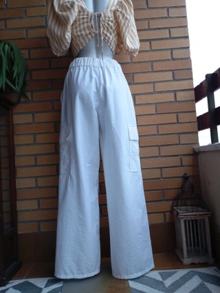 Pantalones cargo Massimo Dutti blancos