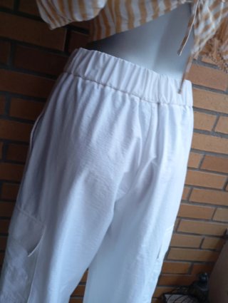 Pantalones cargo Massimo Dutti blancos