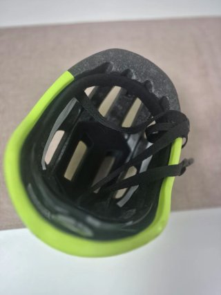 Casco Btwin verde fluorescente