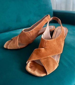 Sandalias tacón piel marrón