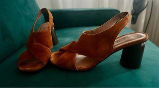 Sandalias tacón piel marrón