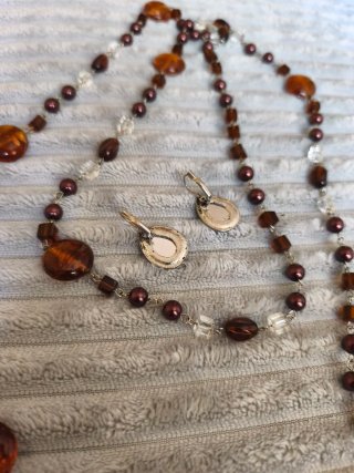 Conjunto collar y pendientes marrón dorado