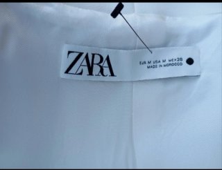 Blazer blanco Zara con cinturón