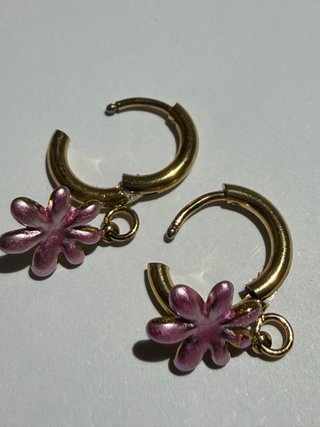 Brincos Argola Dourados Flor Rosa Aço Inox