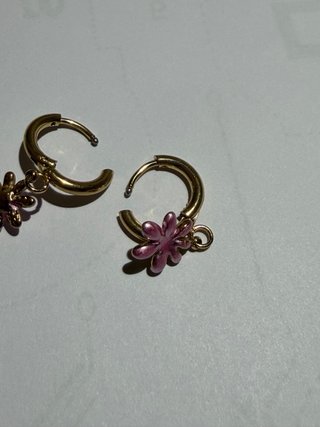 Brincos Argola Dourados Flor Rosa Aço Inox