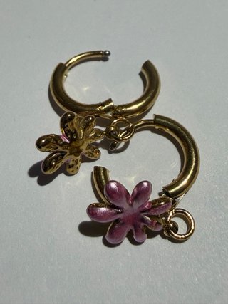 Brincos Argola Dourados Flor Rosa Aço Inox