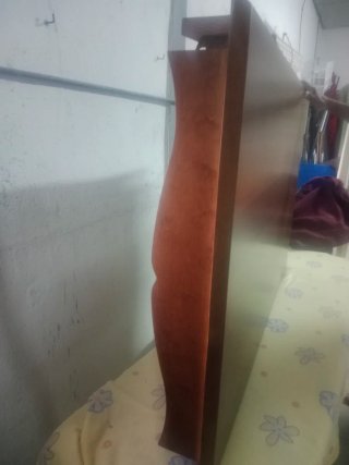 Mesa de comedor de madera con cristal y sillas