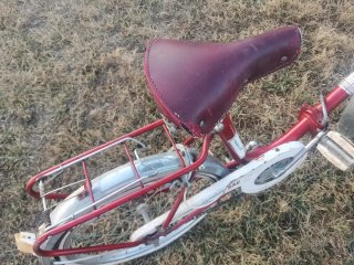 Bicicleta Mobylette Clásica Roja y Blanca.