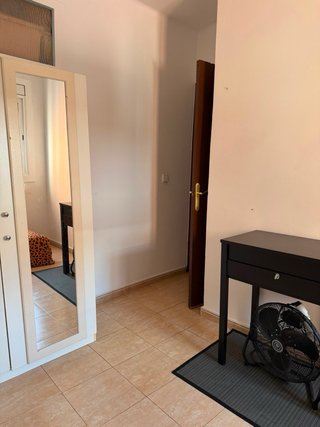 Se alquila habitación Collblanc